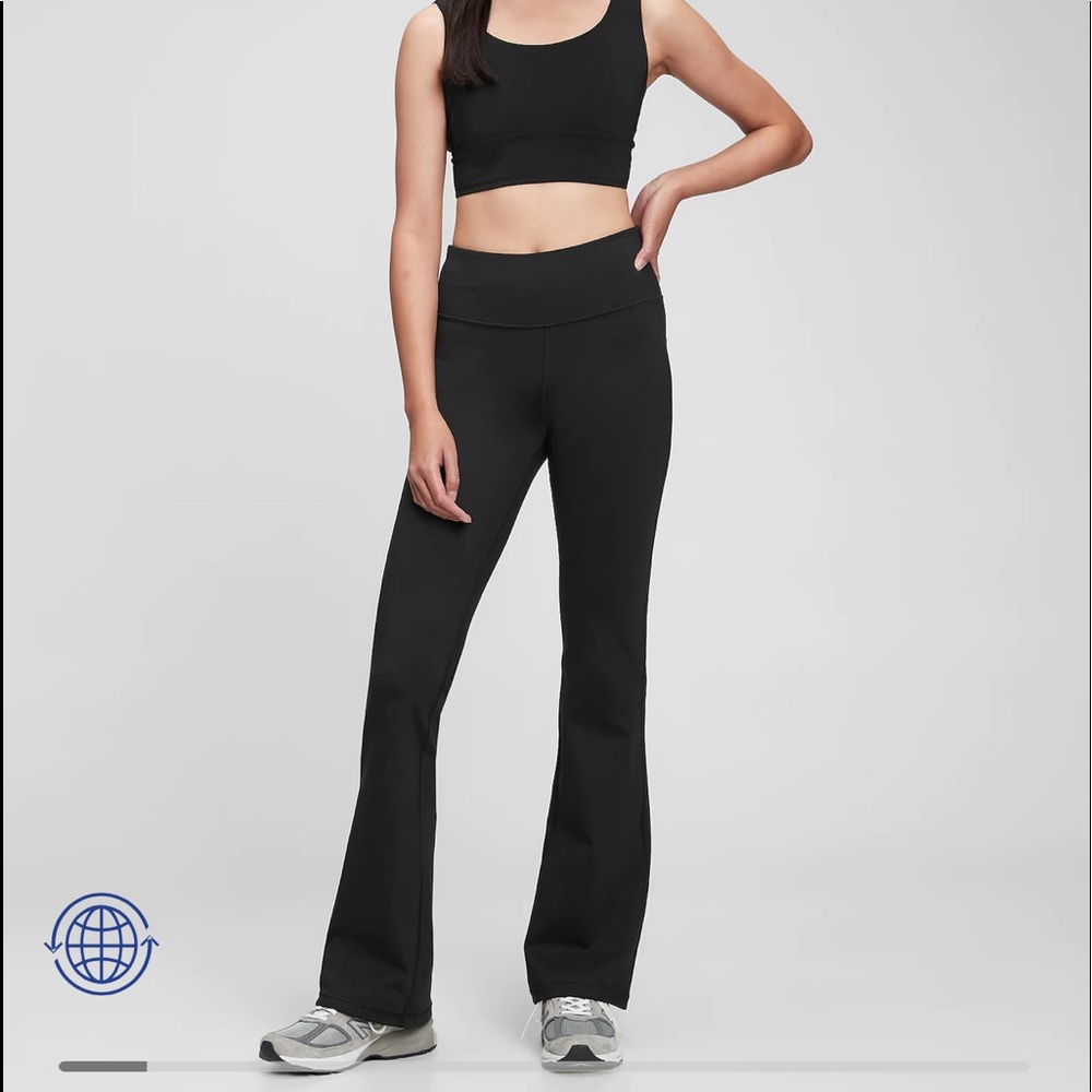 Petite gap sky high rise recycled power flare leggings